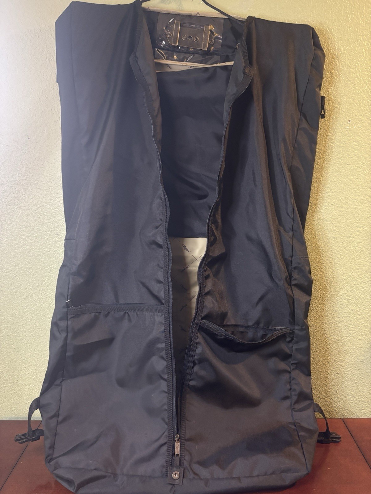 Olympia Men&rsquo;s Garment Leather Black Bag