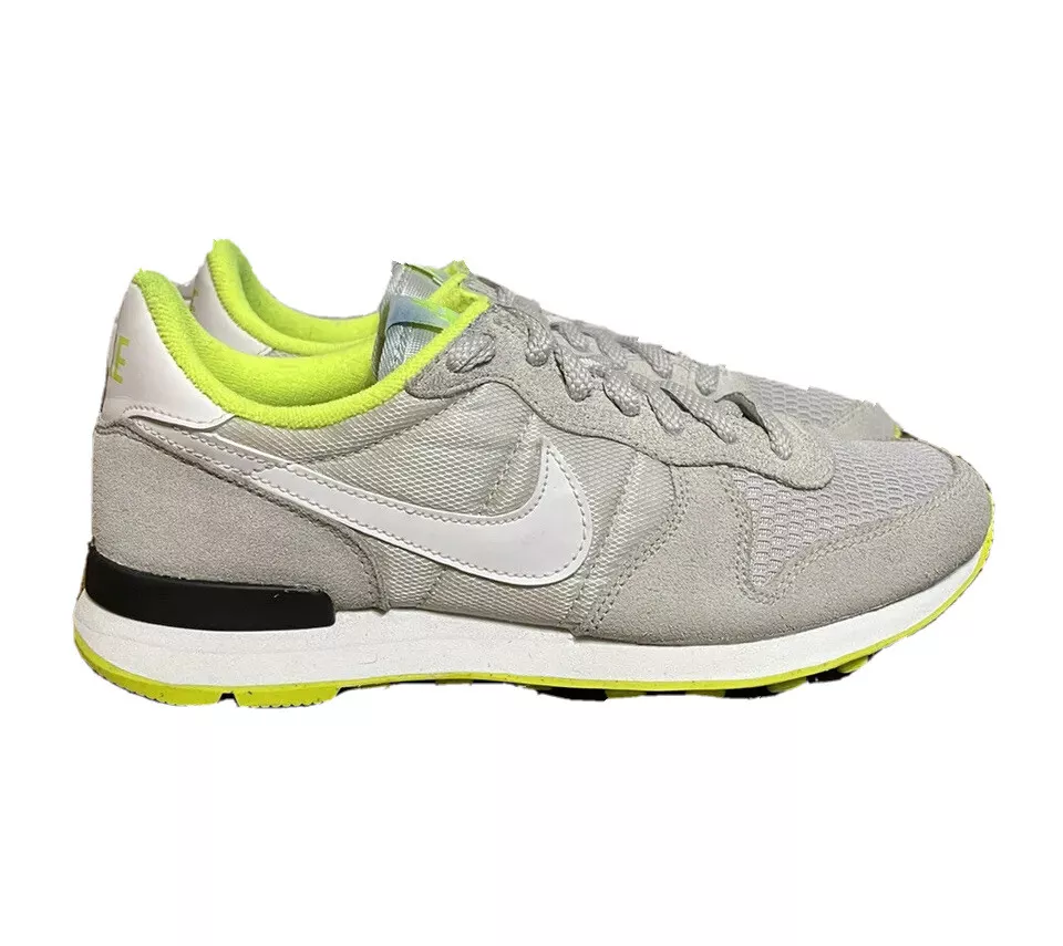 NIKE Internationalist Light Gray Womens Size 7 Sneakers |