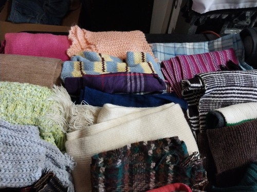 Lot 20 WINTER SCARVES Assorted Colors Fabrics Plaid Fringed