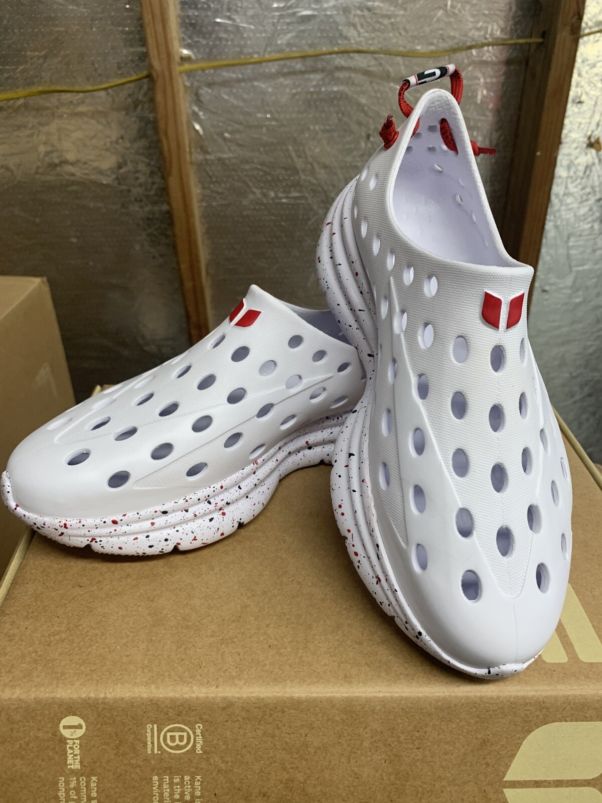 Kane Footwear College Series - Georgia Recovery Shoe Revive Men size 6 Women's 8