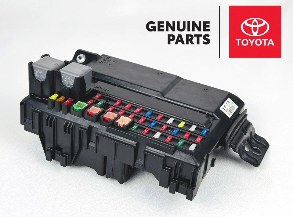 Bloque de conexiones de sala de motores relé de fusibles Lexus LS460 LS600h 82720-50081 usado OEM Foto 3 de 4