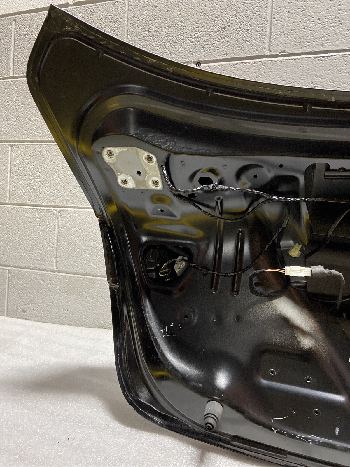 2014-2023 Maserati Ghibli SQ4  Rear Trunk Deck Lid Door OEM Lights included