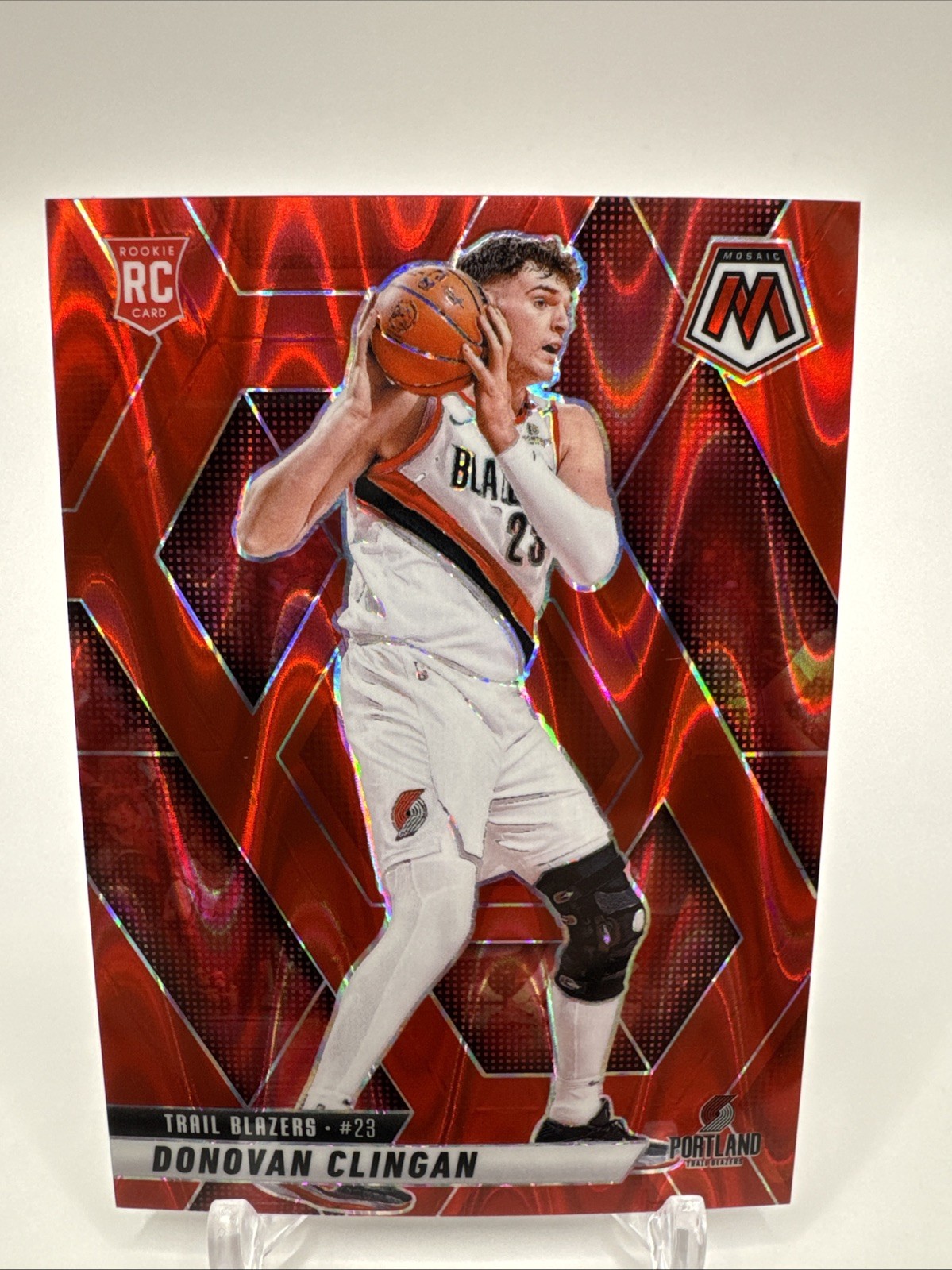 2024-25 Panini Mosaic Donovan Clingan Red Seismic Prizm RC 001/299 #246 Blazers