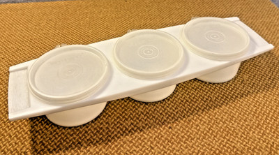 Vintage Tupperware weiß dreifach Gewürz Servierer 732 mit 733 Deckeln Tablett Set