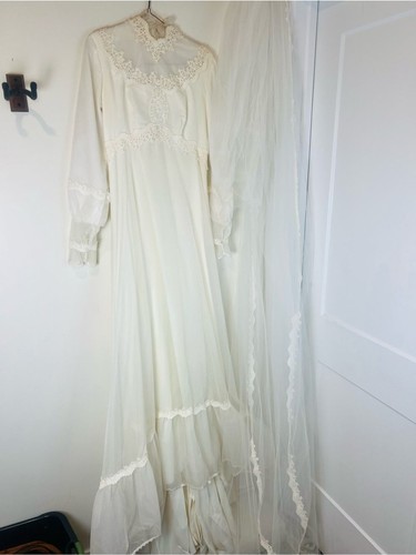 Vintage 1970’s Swiss Dot Wedding Dress and Veil S