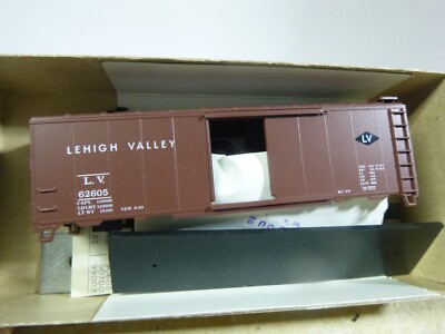 - #906 HO ATHEARN- ENGLISH CAR KIT - LEHIGH VALLEY  40'  BOX CAR- 62605