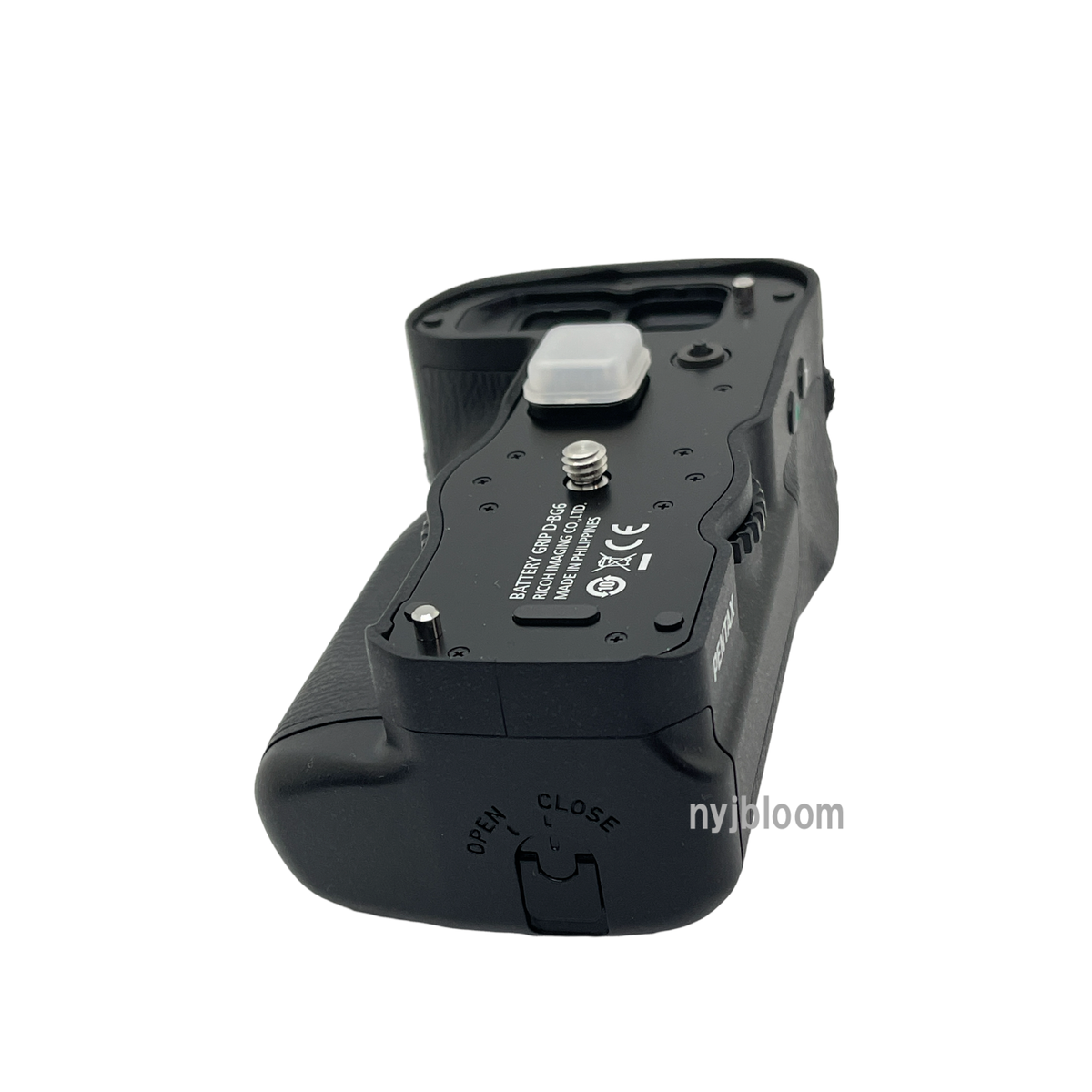 PENTAX ＊ istD BATTERY GRIP D-BG1 pentax-d-bg6-battery-