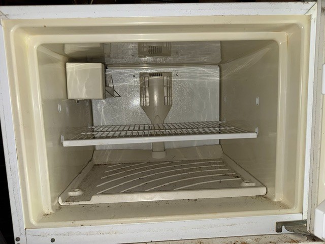 Roper (Whirlpool ) Refrigerator Working White Top Freezer, Drawers