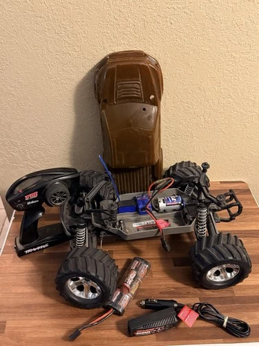 Traxxas Stampede 4x4 RC Buggy Truck W/ Controller Transmitter NEEDS NEW BATTERY