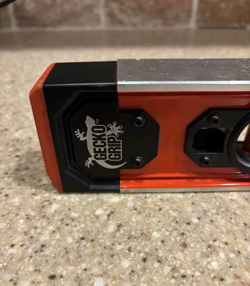 Black And Decker 24” 2 Piece Gecko Grip Bubble Level W/9” Level And Stud Finder - Image 2 of 4