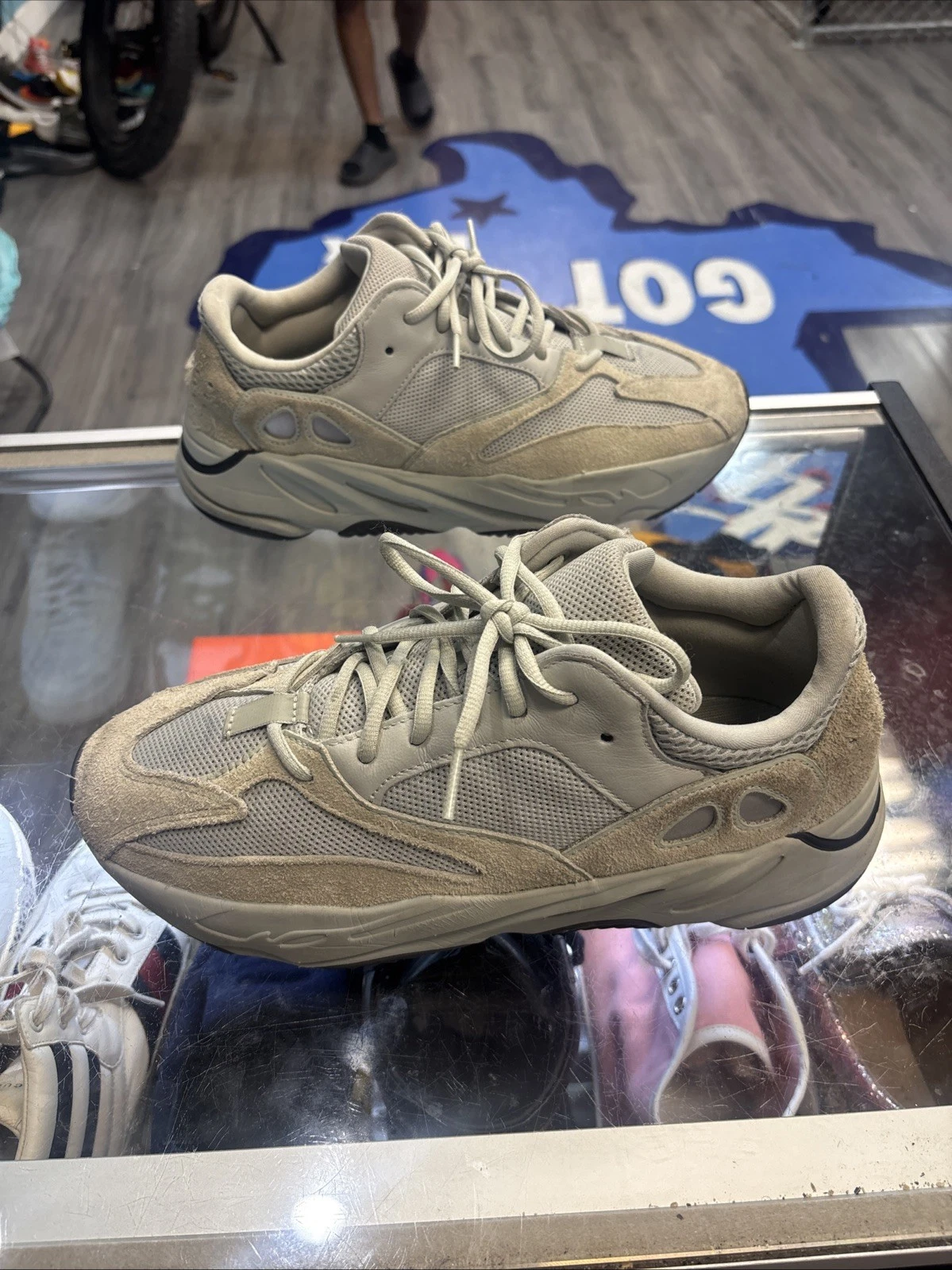 Adidas Yeezy 700 Boost taglia 10 5 sale