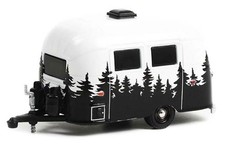 GREENLIGHT, Wohnwagen Airstream 16' Bambi 1961 aus der Serie HITCHED Homes in...