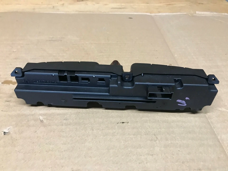 MERCEDES BENZ C230 W203 OEM 01-05 PAINEL INTERRUPTOR DE PERIGO AQUECEDOR INTERRUPTOR - Imagem 4 de 4