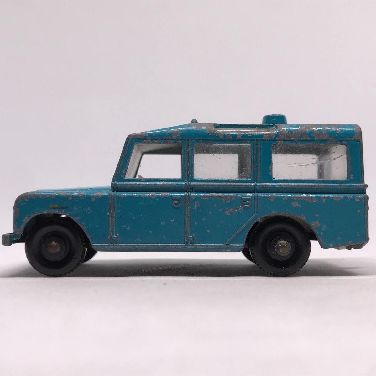 Lesney Matchbox No. 12 Land Rover Safari 1965 Blue Made In United