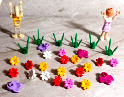 New LEGO Flowers and Leaves Lot of 22 FREE 6 One Piece Stems Colorful Assorted