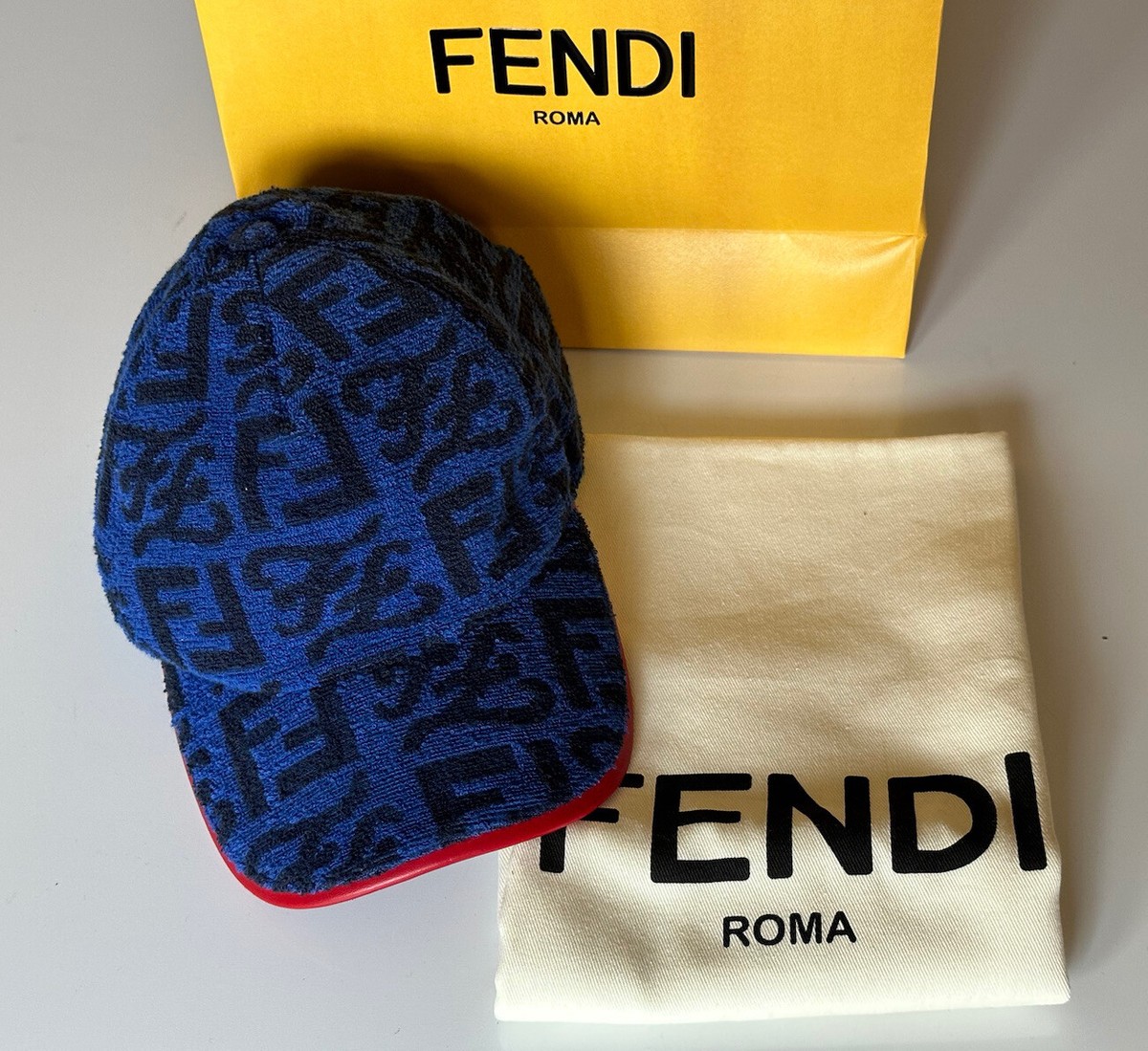 FENDI ロゴ キャップ M Fendi Terry Cloth Baseball Cap Blue/Red Hat Made in Italy