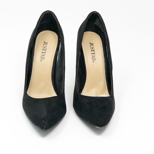 black pumps size 7