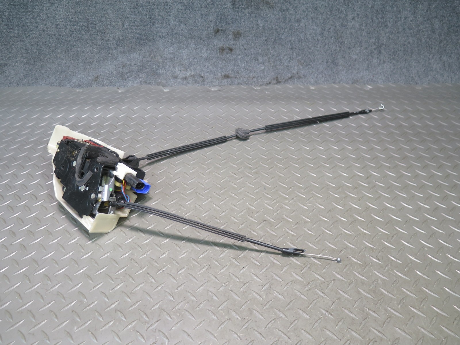 2006-2012 BENTLEY CONTINENTAL FLYING SPUR REAR LEFT DOOR LOCK LATCH ACTUATOR