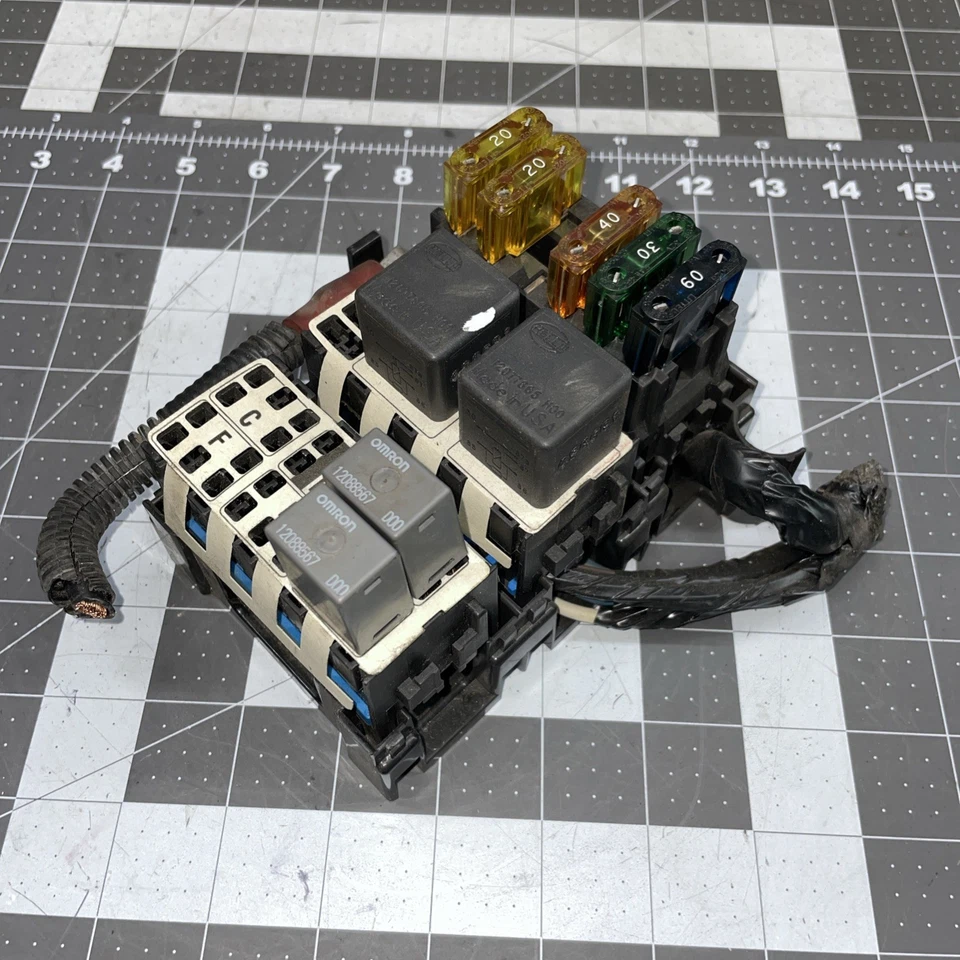 1995 Buick Riviera Engine Compartment Fuse Box Relay Junction Block - Image 2 of 4