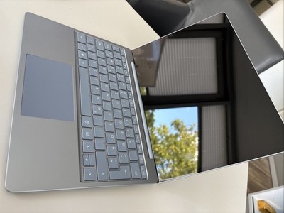 Microsoft Surface Laptop GO 256GB SSD 8GB Ram i5_1035G1 Platina 12,4 inch !!!!!!