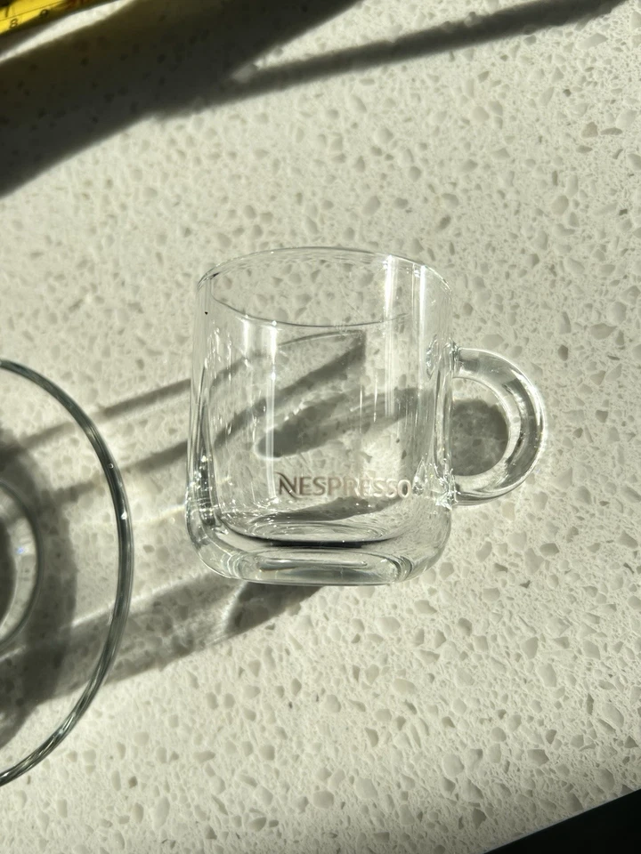 Conjunto de xícara e pires de café expresso de vidro transparente Nespresso Vertuo feito na França. - Imagem 3 de 4