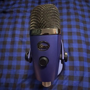Blue Yeti USB Condenser Microphone( working but no cables) 