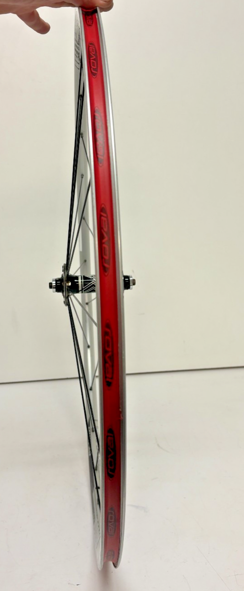 DT Swiss Axis 2.0 32/24-Spoke Silver Aluminum 622x14/700C Road DT Swiss Axis 2.0 32/24-Spoke Silver Aluminum 622x14/700C Road