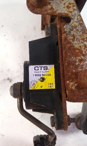 2012 Nissan Versa Hatchback Gas Brake Pedals 1.8 Liter 4 Speed - Image 3 of 4