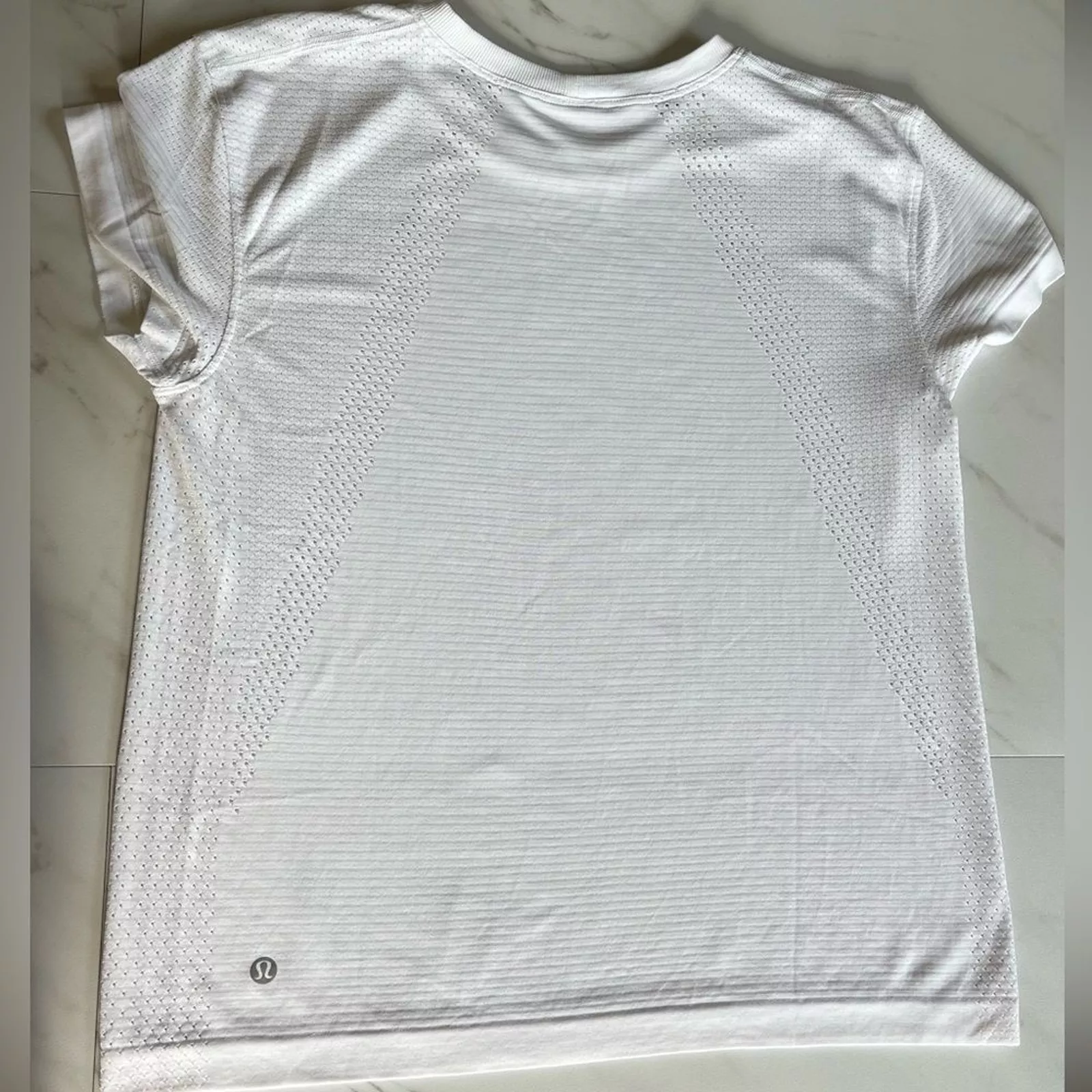 lululemon train to be short sleeve tee shirt