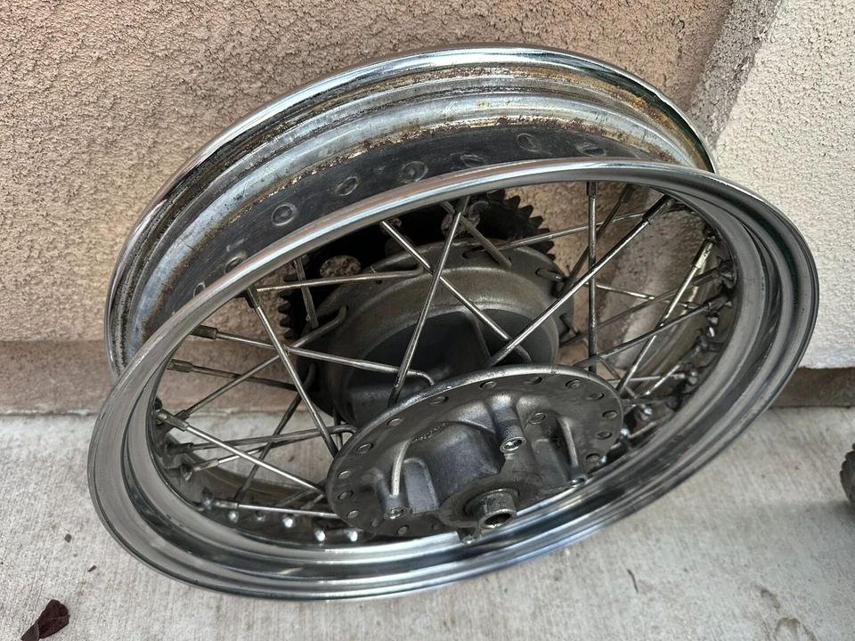 04 Conjunto de rueda trasera Triumph T100 Bonneville Thruxton 17x3,5 01-07 OEM -20 Foto 2 de 4