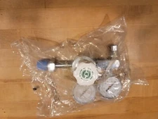 Vmax H cylinder CGA 540 O2 regulator 