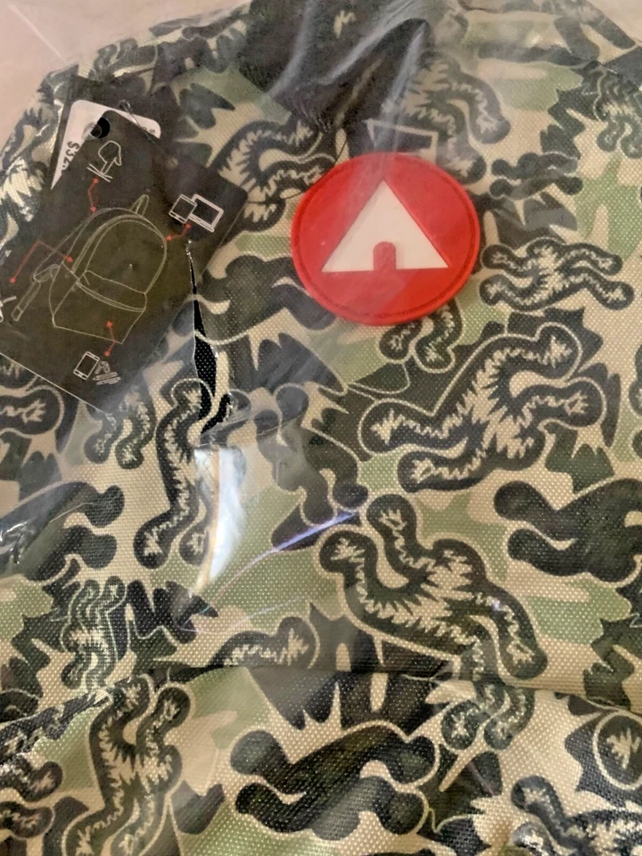 Mochila clásica AirWalk camuflada 17" x 11,5" x 5" compartimento para computadora portátil/tableta Foto 4 de 4