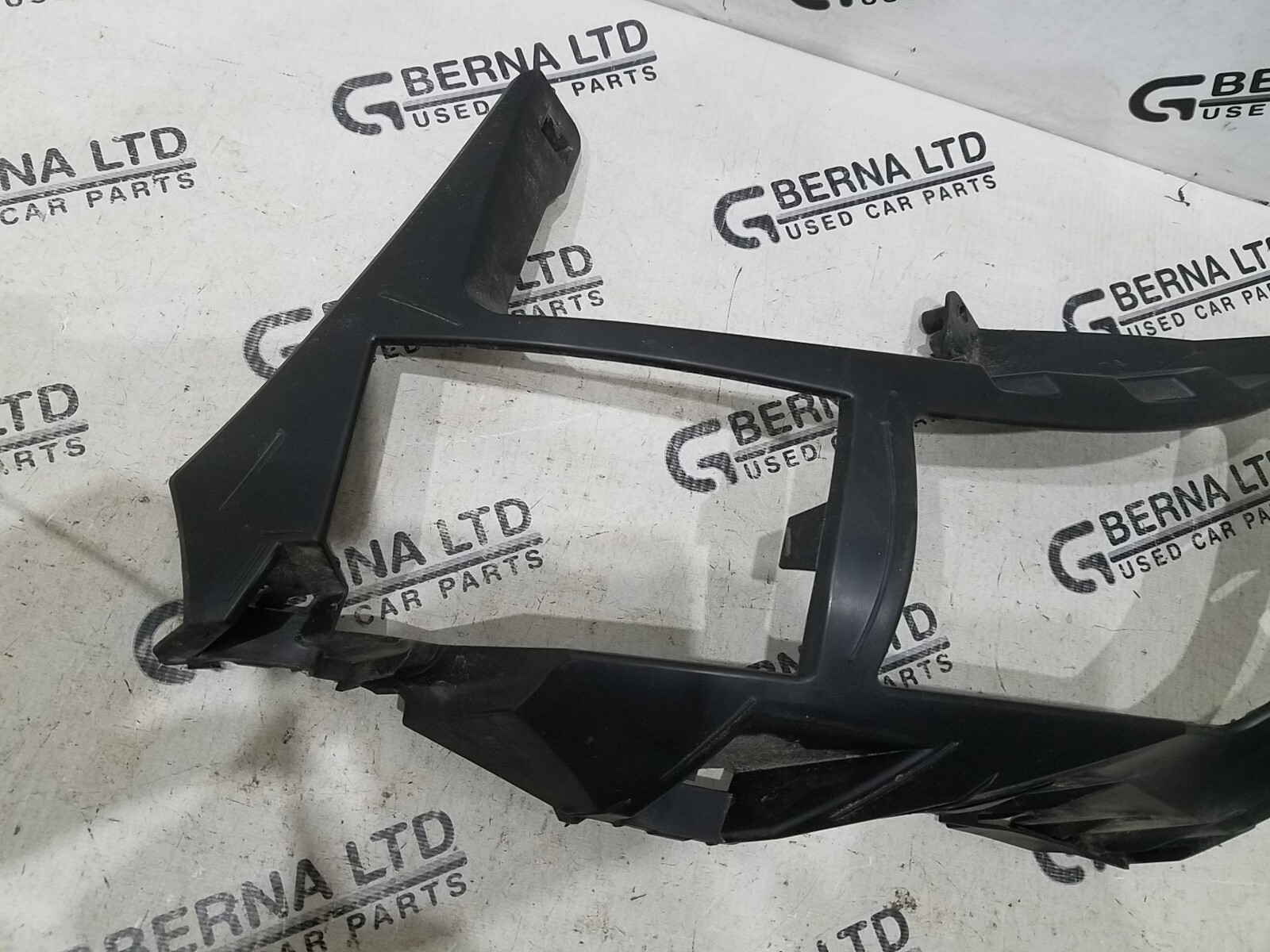Peugeot 3008 Mk2 2016- Front Bumper Grill Bracket Mount 9814674980 