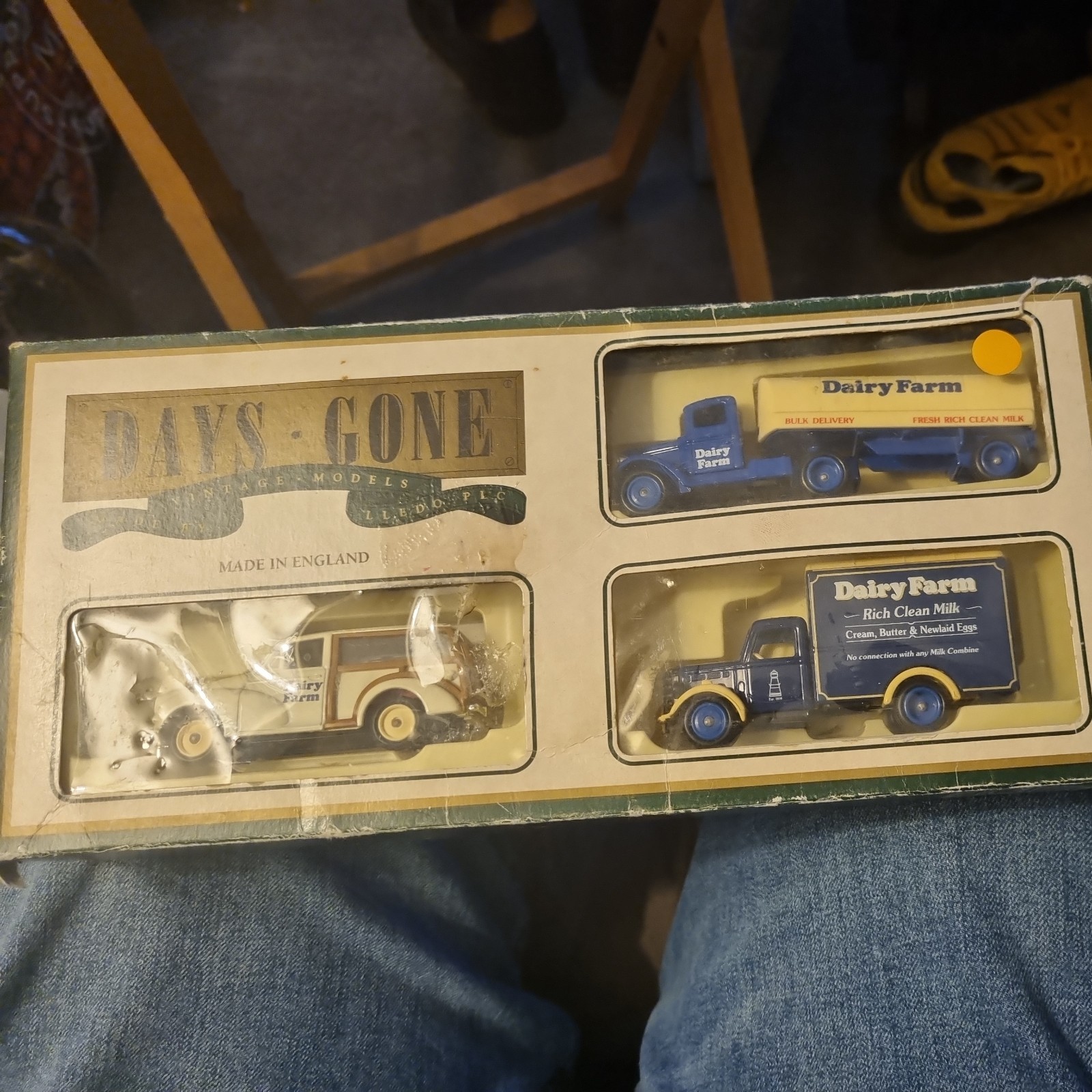 Diecast Lledo Days Gone Dairy Farm DF94-1003 - 3 vehicles.