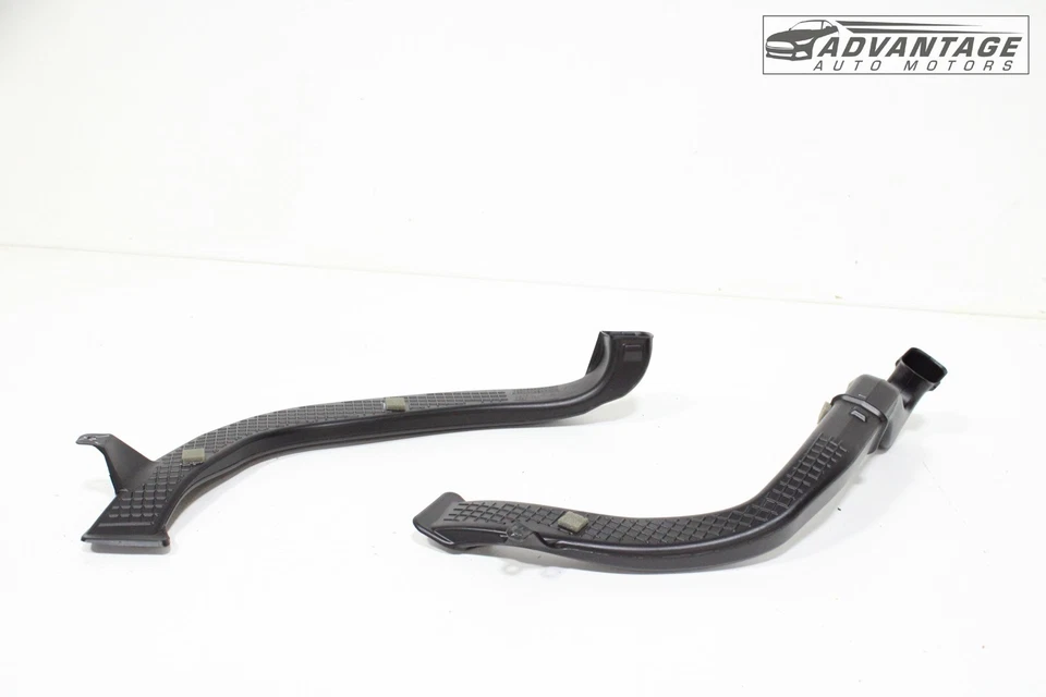 2019-2025 CHEVROLET BLAZER DASH DASHBOARD RIGHT SIDE UPPER AIR OUTLET DUCT OEM - Image 2 of 4