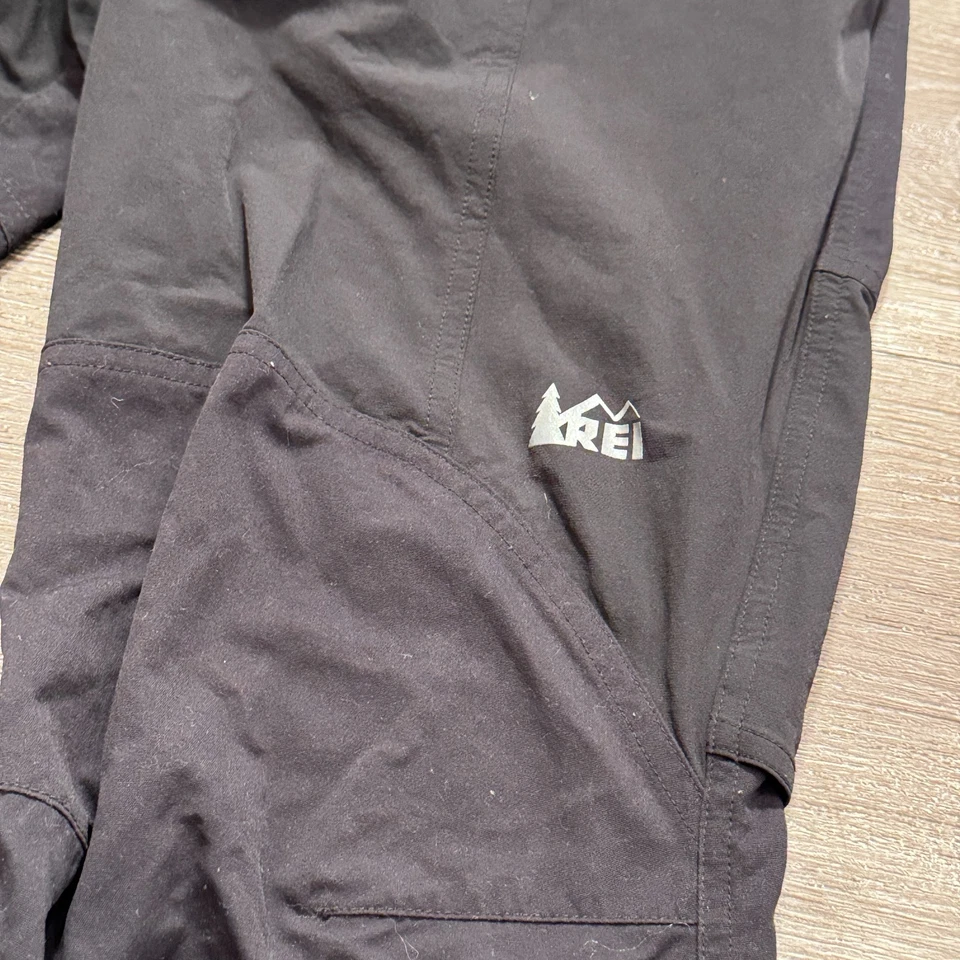 Pantalones cooperativos REI para mujer 10 negros ventilados al aire libre senderismo Gorpcore 32x29 nailon viento Foto 3 de 4