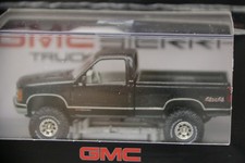 M2 Machines 1:64 1998 GMC Sierra 1500 4X4 Model