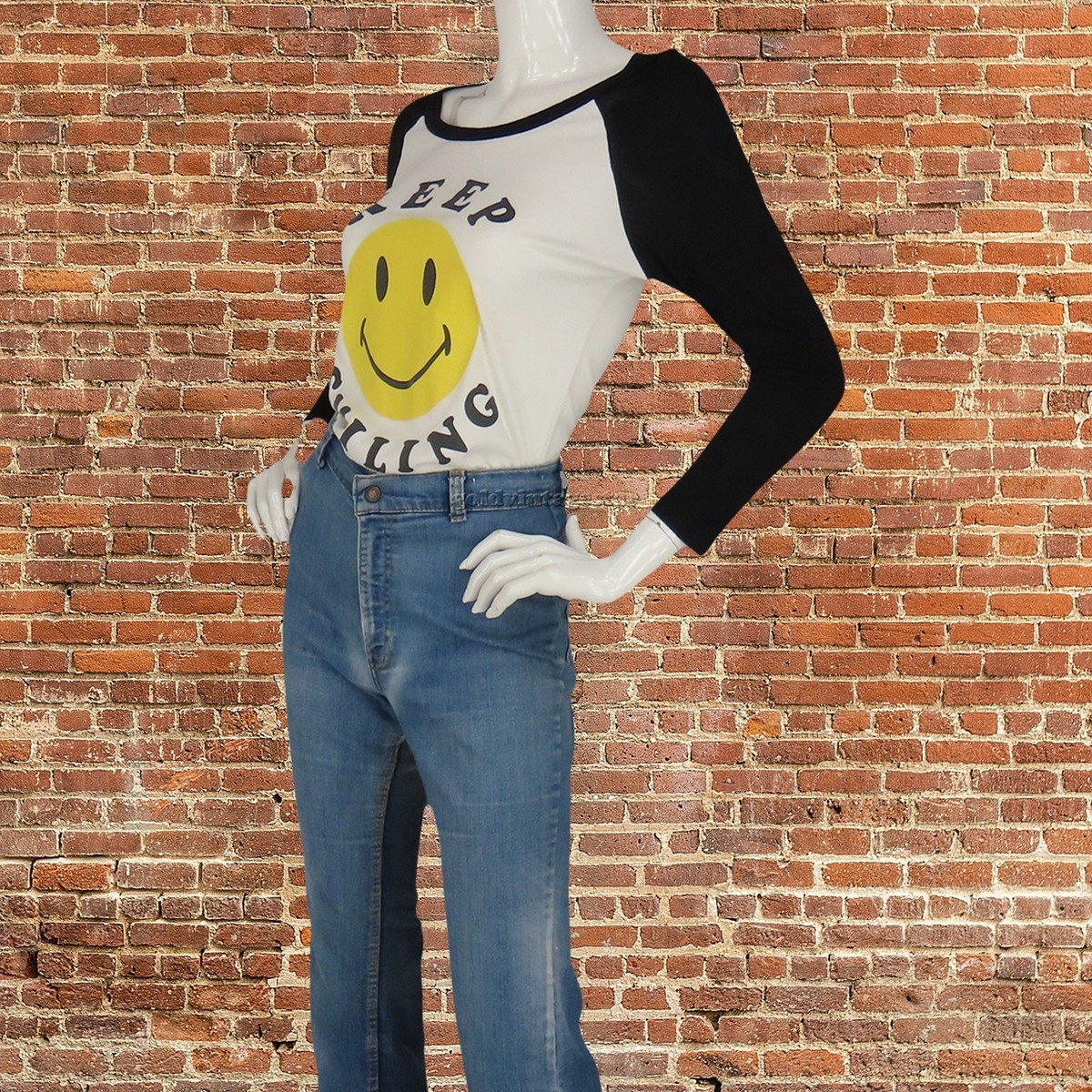 Retro Smiley Face LA Cheerful Vintage Chic Tee View 2