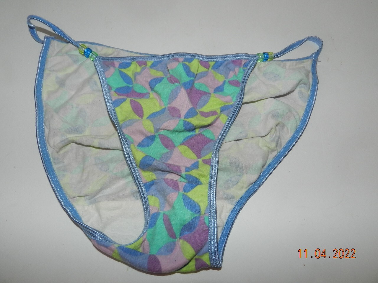 No Boundaries string bikini panties size 8 geometric … Gem