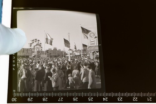 gran negativo antiguo mucha gente - fiesta - feria - lugar? - Imagen 2 de 3
