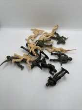 Plastic Green And Tan Army Men Toy Soldiers Multiple Poses Lot of 14
