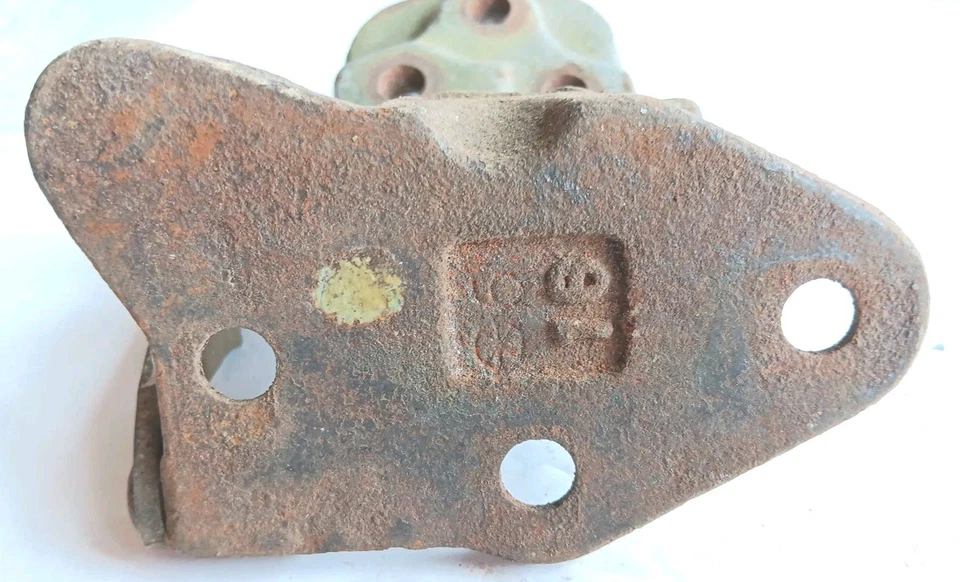 Original 1964-1965(?) Pontiac GTO Tempest Chevelle Skylark(?)Dobradiça de porta inferior destro - Imagem 2 de 4