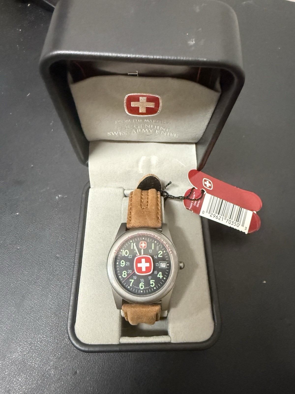 New Vintage Wenger - Swiss Army Trail Watch w/box - SAK  Design 19mm