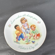 Avon "Love Makes All Things Grow" Mother's Day 1991 Ceramic Collector Plate
