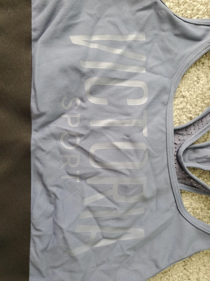 Lote de 4 Sujetadores Deportivos Victoria's Secret 2 Medianos y 2 Pequeños 'The Player' Foto 3 de 4