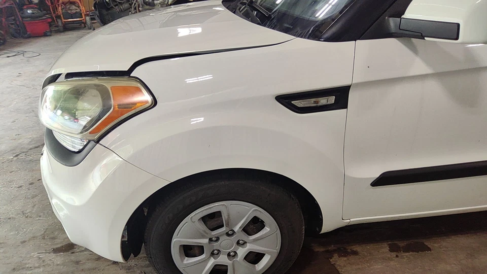 Guardabarros izquierdo 10-13 Kia Soul OEM con forro (blanco claro 1D) *Marcas menores* Foto 2 de 4