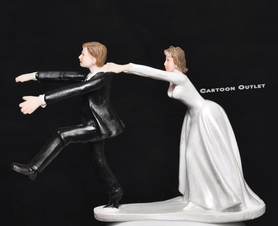 FIGURA ADORNO PASTEL BODA NOVIA Y NOVIO HUMOR PAREJA DIVERTIDA PERSIGUIENDO NOVIO Foto 4 de 4