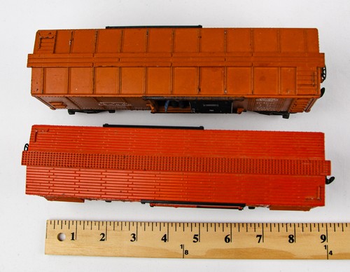 Lionel NYC Operating Box & Cattle Car 1:48 O Scale Train Freight Car 2P Lot - Picture 2 of 7
