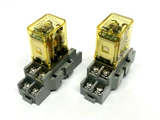 IDEC SH2B-05 Base w/ RH2B-UL Relay LOT OF 2