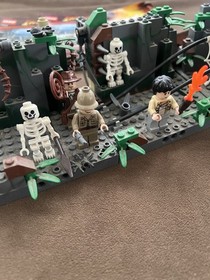 LEGO Indiana Jones 7623 Temple Escape 7622 Lost Treasure Raiders of the Lost Ark